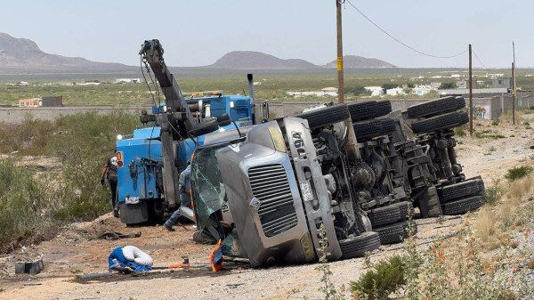 Vuelca pipa en carretera a Casas Grandes