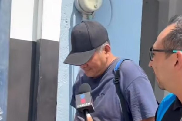 Va al cine, se queda dormido y lo dejan encerrado durante la noche