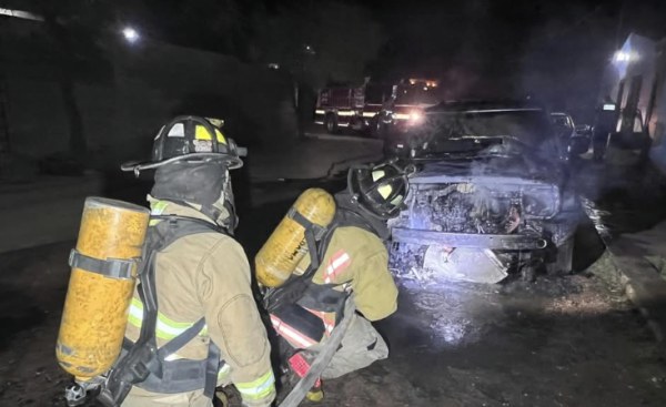 Estruendo y fuego: Jeep Patriot en pérdida total en la colonia Progreso