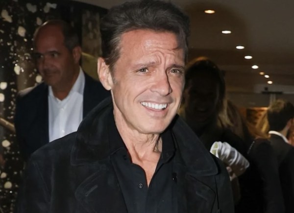 Exempleada de Luis Miguel exige liquidación tras 25 años de servicio