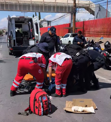Motociclista resulta lesionado tras choque en Ortiz Mena