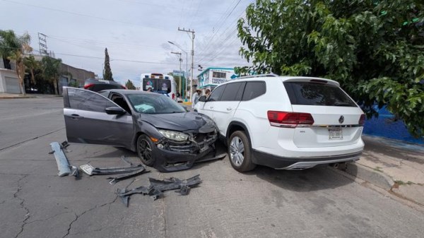 Choque en 20 de noviembre deja dos lesionados