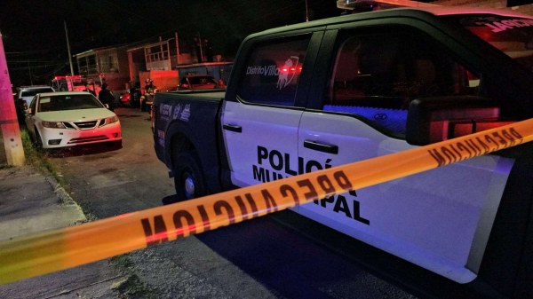 Rescatan a dos menores de incendio