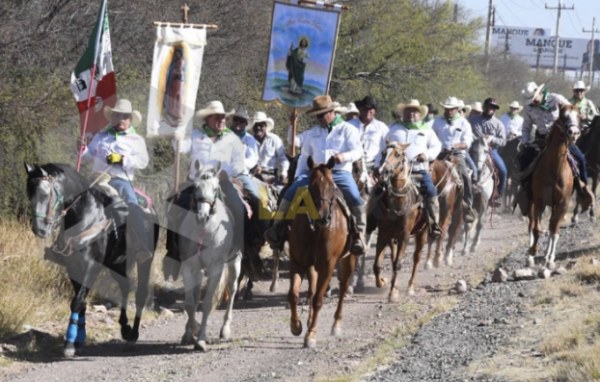 A caballo y con fe: 150 jinetes cabalgan para pedir lluvia a San Judas