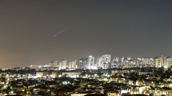 Lanza Irán misiles a Israel