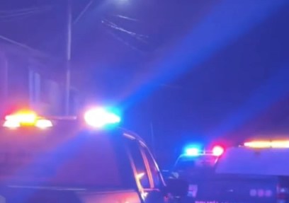 Rescatan a bebé de hombre con cuchillo