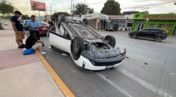 Dos volcaduras en Paseo de la Victoria
