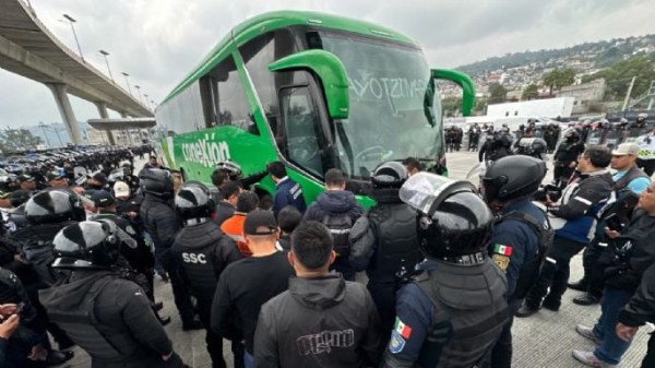 Decomisan explosivos a normalistas de Ayotzinapa