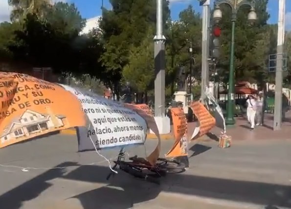Continúa bloqueo en el centro
