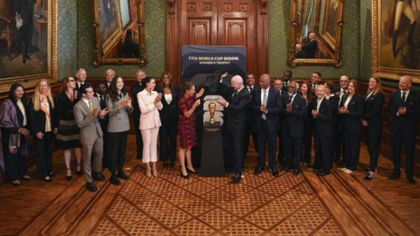 Recibe Sheinbaum a Infantino para inauguración