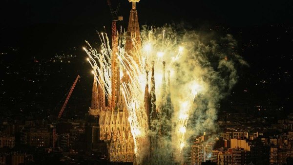 Inaugura Papa León XIV la Torre de Jesucristo de la Sagrada Familia