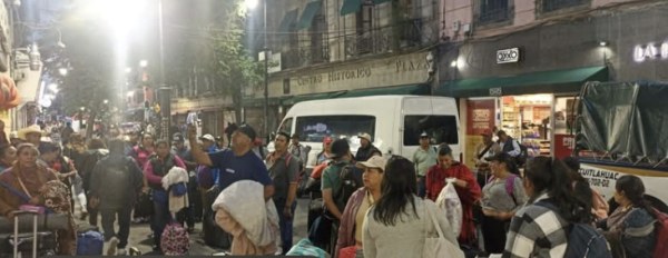 Maestros de Guachochi se unen al bloqueo del Zócalo