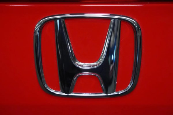 Retira Honda más de 880 mil vehículos por falla en suspensión trasera