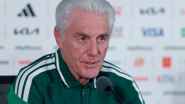 Estamos listos, la presión es para México: entrenador de Sudáfrica