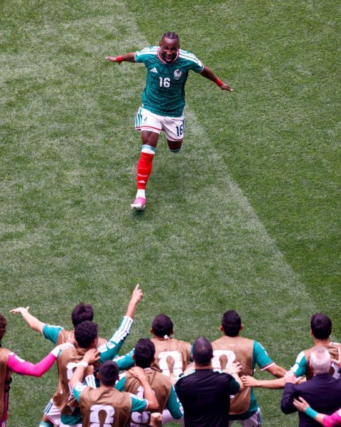 México gana 1-0 a Sudáfrica al medio tiempo