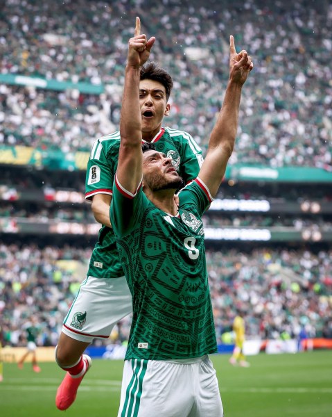México gana 2-0 a Sudáfrica en inauguración del mundial