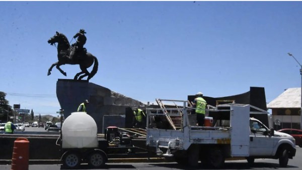 Basura inunda la glorieta Pancho Villa