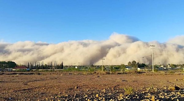 Alerta por masas de polvo y fuertes vientos
