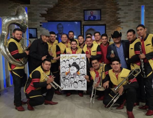 Chuy Lizárraga encierra a sus músicos en EE. UU. por temor a perder la visa