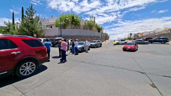 Bloquean Mirador por retiro de plumas