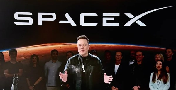 Elon Musk se convierte en billonario