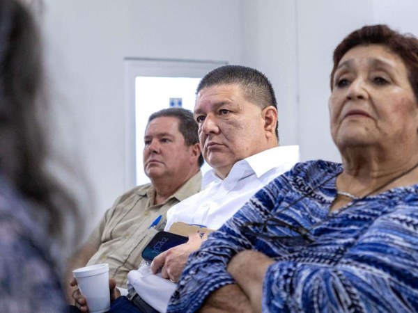 Reaparece Jáuregui en evento del PAN