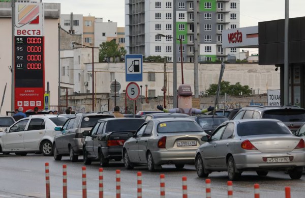 Ucrania interrumpe suministro de combustible a Crimea