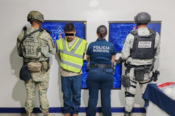 Detienen a hombre con más de 7 kilos de cristal