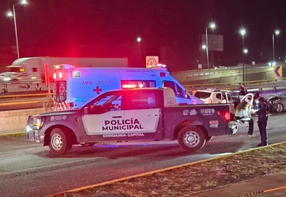 Provoca choque tras persecución policial