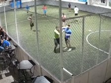Le pega a árbitro en fútbol rápido