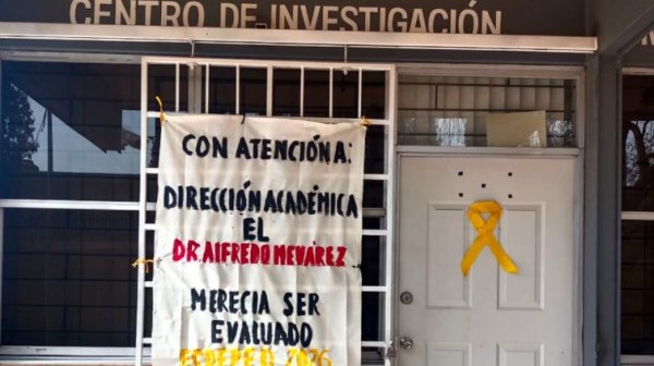 Protestan en UACH con manta
