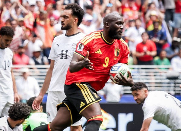 Bélgica rescata el empate contra Egipto