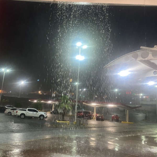 Tormenta colapsa el poniente de la ciudad en minutos