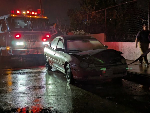 Se incendia auto en el canal
