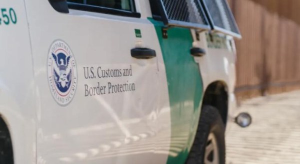Revientan casa de seguridad y detienen a 12 migrantes en El Paso