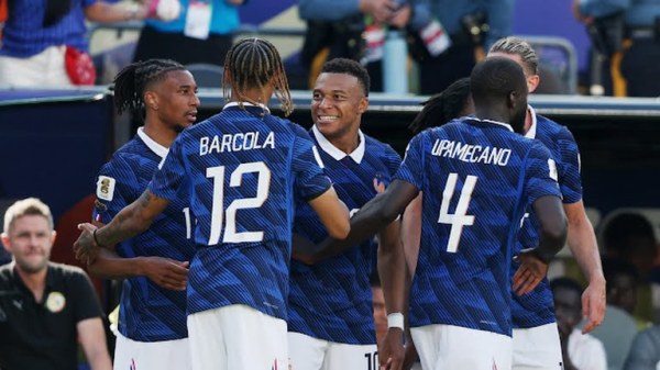 Francia golea 3-1 a Senegal con doblete de Mbappé