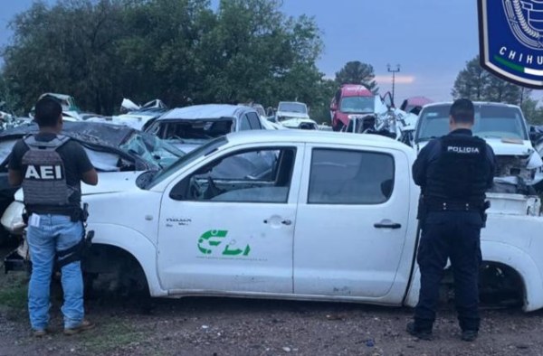 Aseguran dos autos en Villa López
