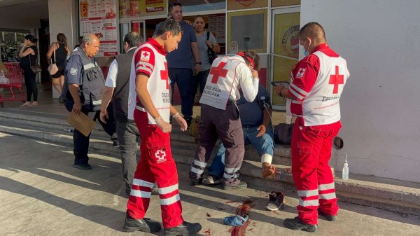 Auxilian a herido afuera de Alsuper