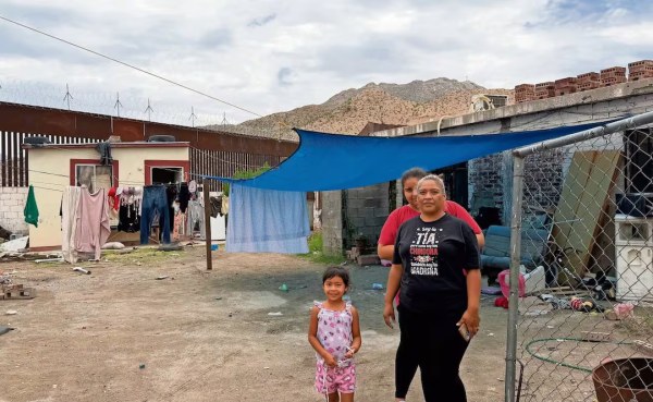 Derriban en Juárez casas cercanas al muro de Trump