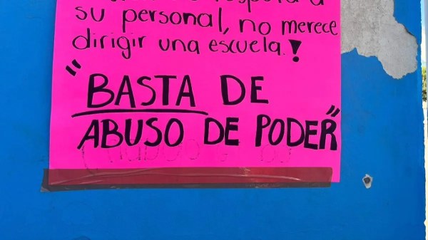 Piden destitución de directora