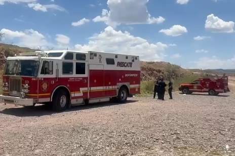 Menores quedan atrapados en cerro
