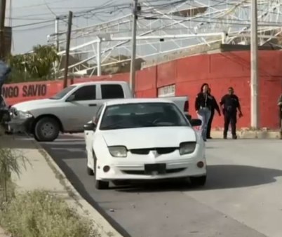 Hallan encobijado dentro de auto