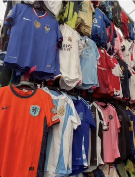 Mundial 2026: Furor por camisetas 'clon' inunda las calles y golpea al comercio
