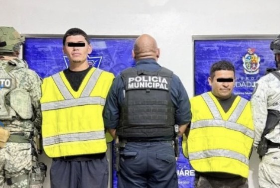 Caen dos con cristal tras persecución