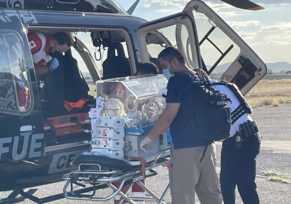 Trasladan de emergencia a recién nacida a Juárez