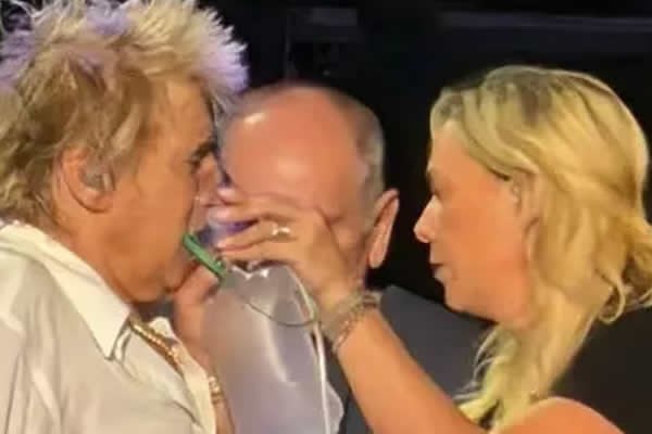 Rod Stewart se dobla por falta de oxígeno en pleno concierto