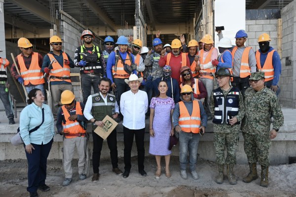 Papás contribuyen a construir un México mejor: Sheinbaum