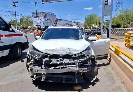 Aparatoso choque en Circuito Universitario