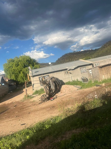 Volcadura en San Juanito deja tres lesionadas