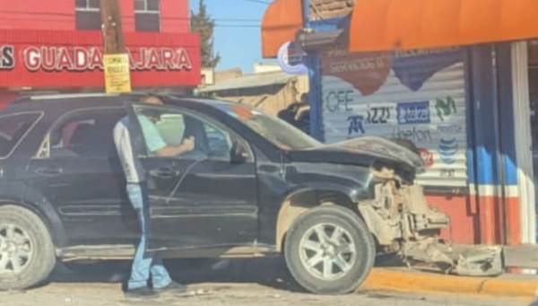 ¡Amanecer de impacto! Se estrella contra tienda